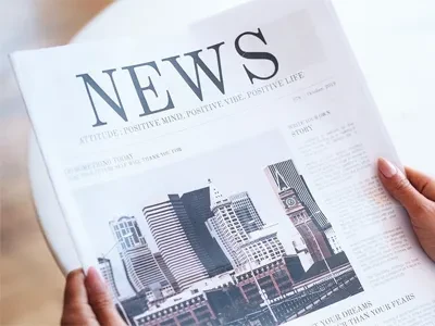 Skólatöskur nemenda eru skreyttar með endurskinsskrautum til að vernda öryggi...