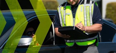 Ný mynd af endurskinsvesti umferðarlögreglu og verð